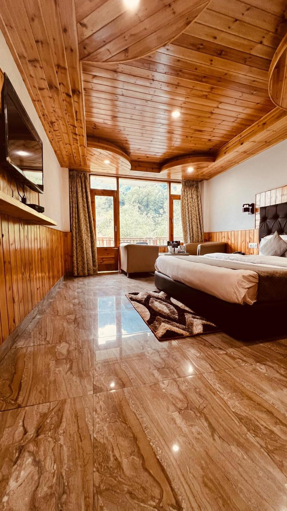 Himalayan Hill Queen Resort, Manali M98160-43400 Exterior photo