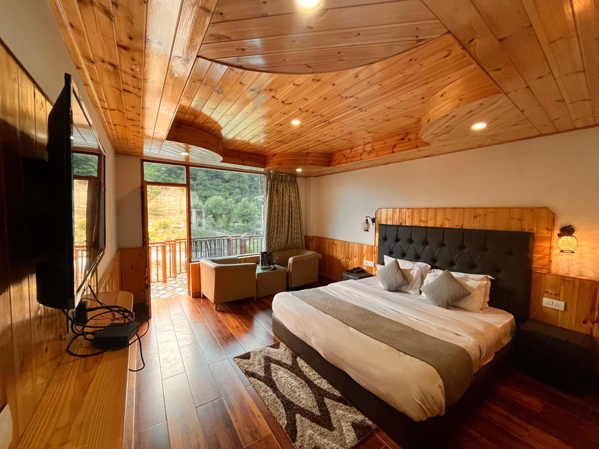 Himalayan Hill Queen Resort, Manali M98160-43400 Exterior photo