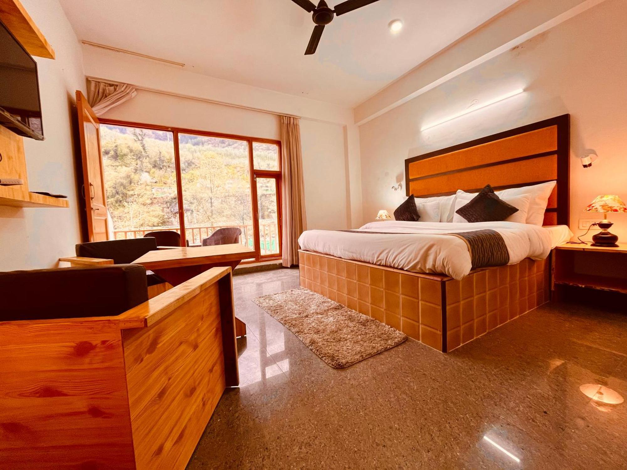 Himalayan Hill Queen Resort, Manali M98160-43400 Exterior photo